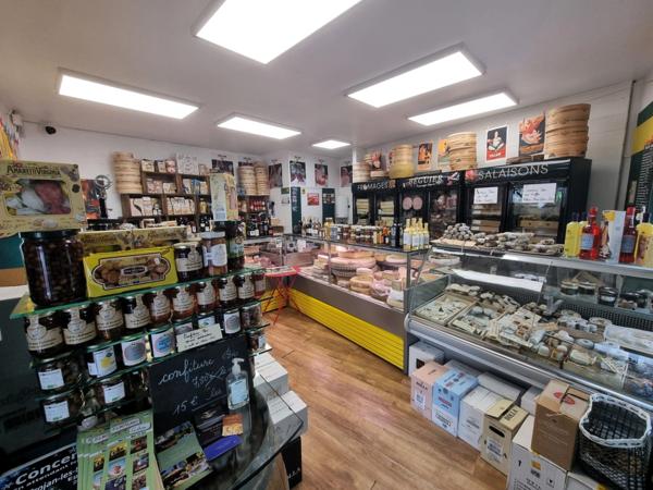 LE CHATEAU D'OLERON (17) A Vendre Fonds commerce Fromages & Salaisons sur 2 emplacements N°1 en cœur de ville