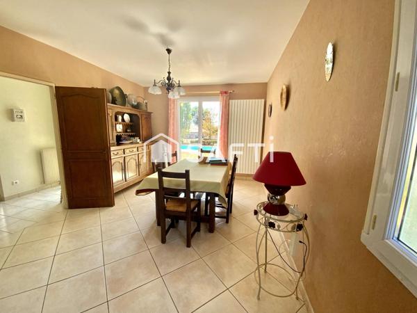 Maison familiale avec piscine et grand terrain
