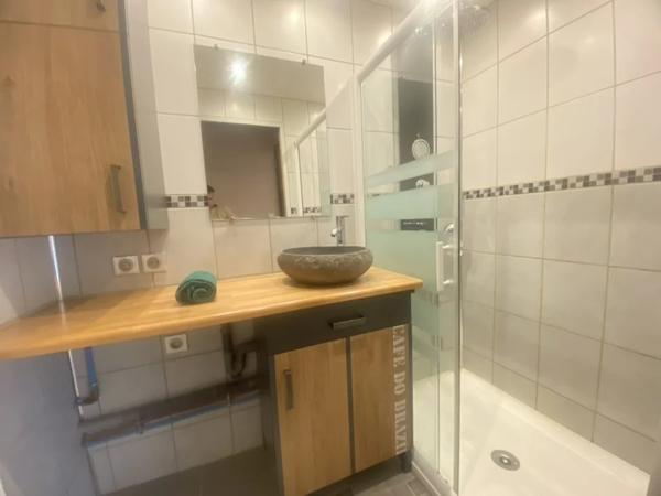 03200 VICHY APPARTEMENT 3 PIÈCES AVEC BALCONNETS AVEC CAVE- COEUR DE VILL