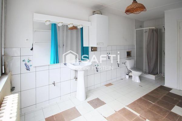 Immeuble composé de 4 bureau et de 3 appartements