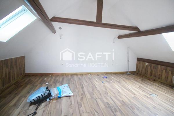 Immeuble composé de 4 bureau et de 3 appartements