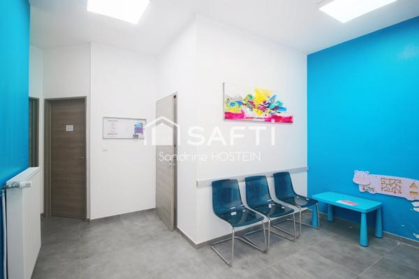 Immeuble composé de 4 bureau et de 3 appartements