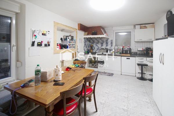 Immeuble composé de 4 bureau et de 3 appartements