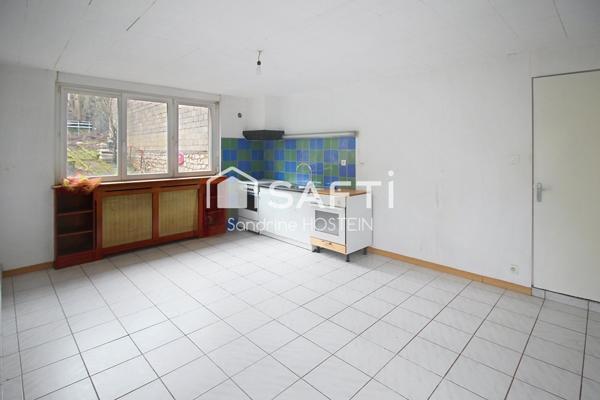 Immeuble composé de 4 bureau et de 3 appartements