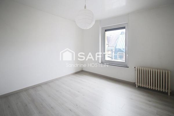 Immeuble composé de 4 bureau et de 3 appartements