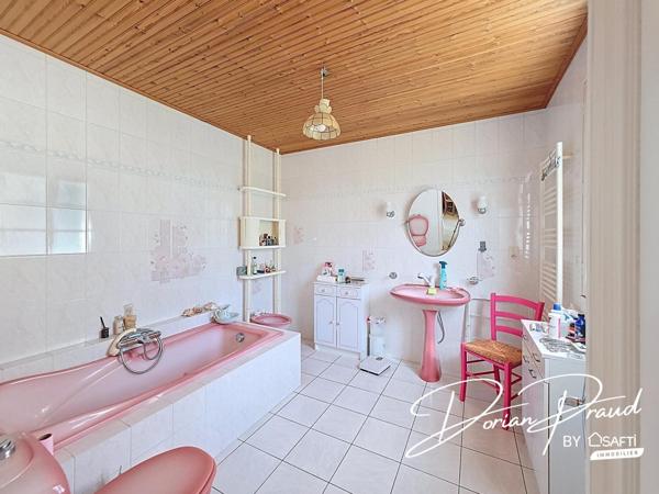 Maison 4 chambres + piscine sur un terrain de 730 m²