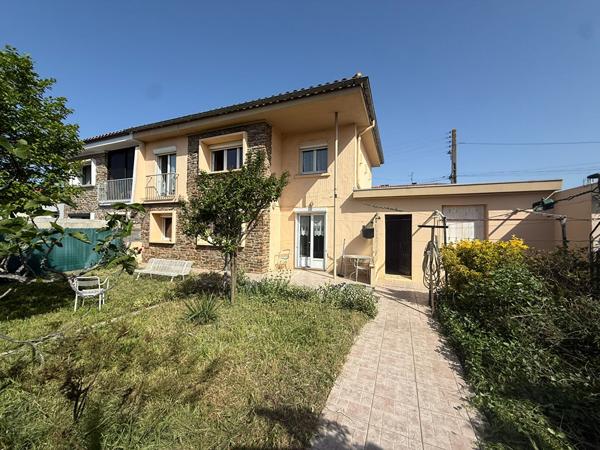Maison familiale de 105 m² avec 4 chambres, garage motorisé et jardin à Grazailles
