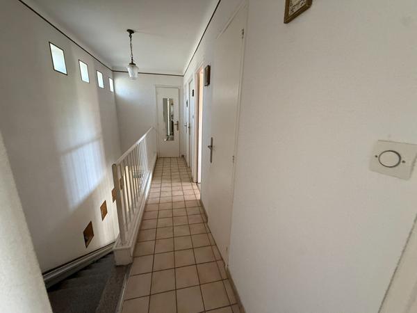 Maison familiale de 105 m² avec 4 chambres, garage motorisé et jardin à Grazailles