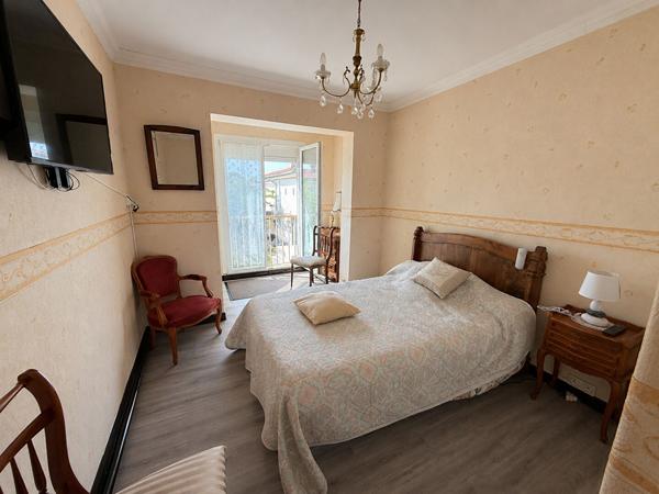 Maison familiale de 105 m² avec 4 chambres, garage motorisé et jardin à Grazailles