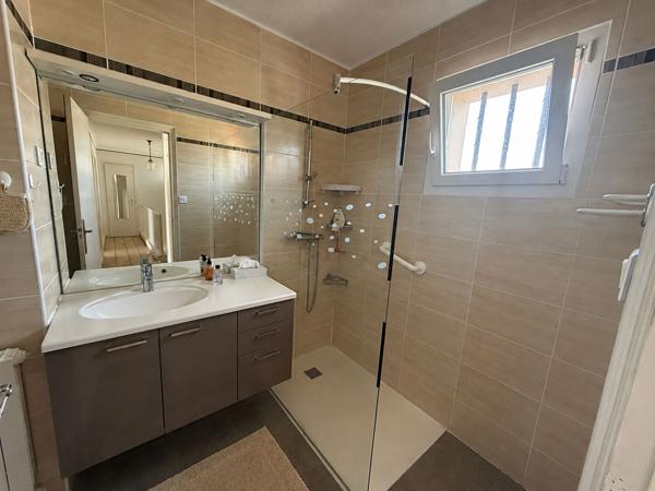 Maison familiale de 105 m² avec 4 chambres, garage motorisé et jardin à Grazailles