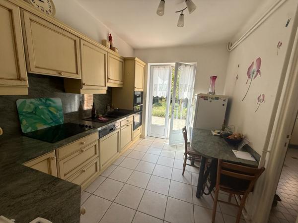 Maison familiale de 105 m² avec 4 chambres, garage motorisé et jardin à Grazailles
