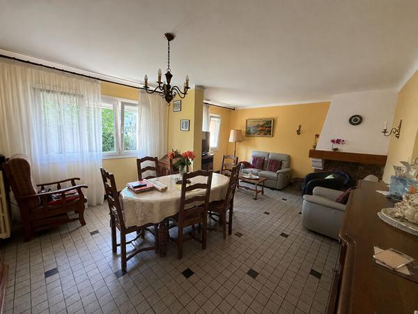 Maison familiale de 105 m² avec 4 chambres, garage motorisé et jardin à Grazailles