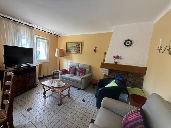 Maison familiale de 105 m² avec 4 chambres, garage motorisé et jardin à Grazailles