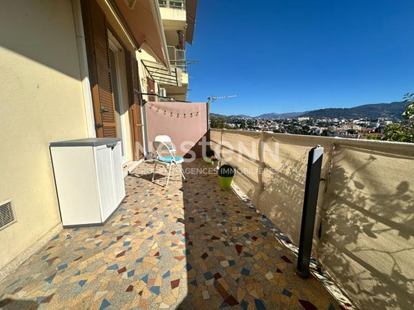 Vue mer panoramique -appartement atypique 2 pièces avec terrasse et jardin à NICE