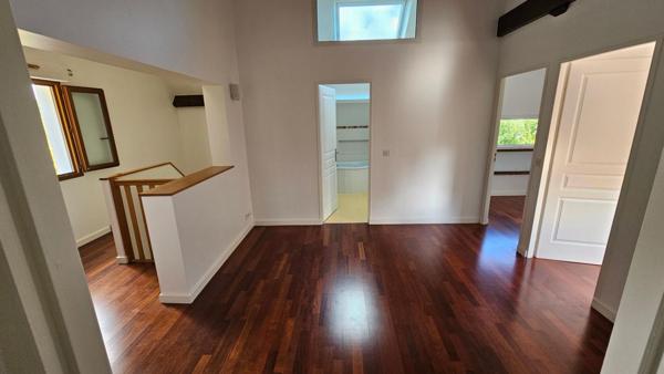Houdan 7 mn / Gambais 4 mn / Maison d'architecte 182 m2 / 4 chambres