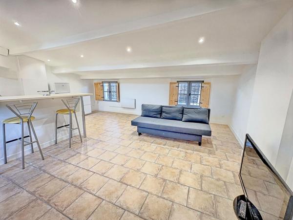 À Louer à Beaucaire : appartement T3 de 60 m², dernier étage, prêt à habiter