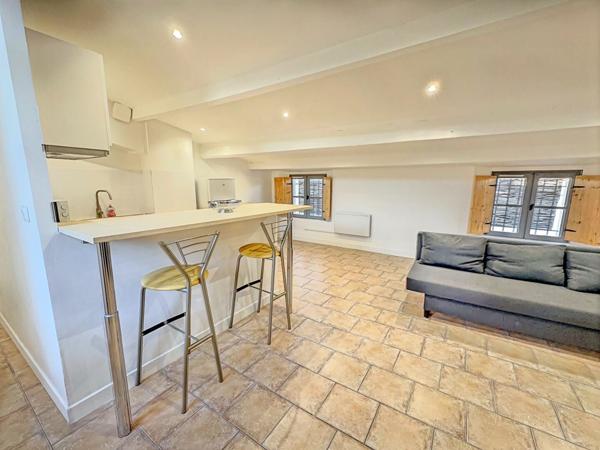 À Louer à Beaucaire : appartement T3 de 60 m², dernier étage, prêt à habiter