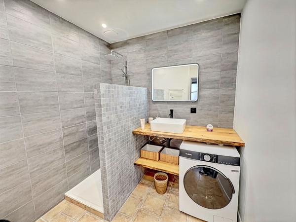 À Louer à Beaucaire : appartement T3 de 60 m², dernier étage, prêt à habiter