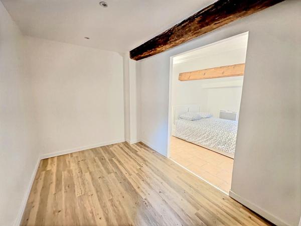 À Louer à Beaucaire : appartement T3 de 60 m², dernier étage, prêt à habiter