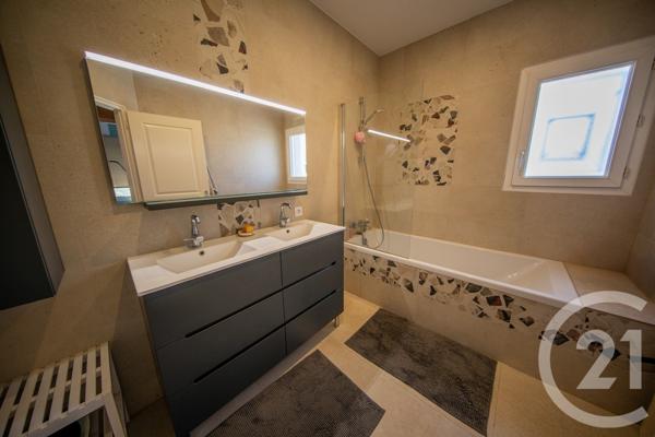 Maison à vendre  6 pièces - 133,14 m 2   LE TAILLAN MEDOC  - 33