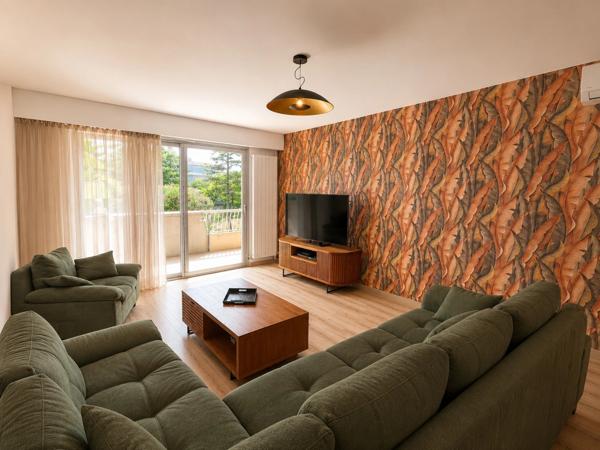 Appartement - 5 pièces - Vue Parc - Cave - Parking - Piscine - Tennis - Parc - Ligne 5 Tramway - Proche Parc Montcalm