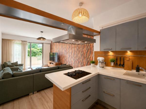 Appartement - 5 pièces - Vue Parc - Cave - Parking - Piscine - Tennis - Parc - Ligne 5 Tramway - Proche Parc Montcalm