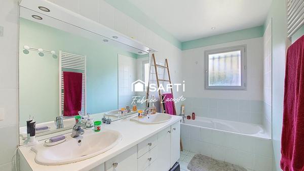 Maison type villa - 6 pièces - 136 m²