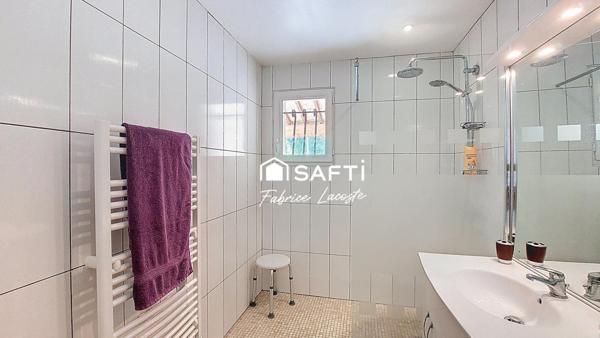 Maison type villa - 6 pièces - 136 m²