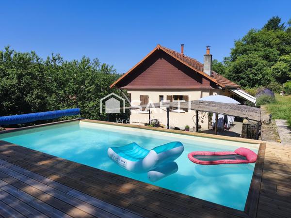 Jolie maison familiale sur les hauteurs au calme avec piscine