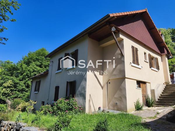 Jolie maison familiale sur les hauteurs au calme avec piscine