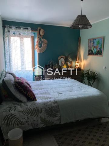 Jolie maison familiale sur les hauteurs au calme avec piscine