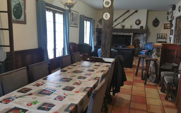 Maison à vendre    7 pièces •  Eaux-Bonnes