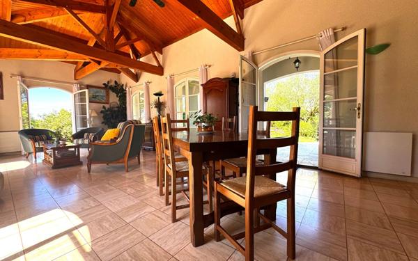 Maison à vendre    7 pièces •  Les Gonds