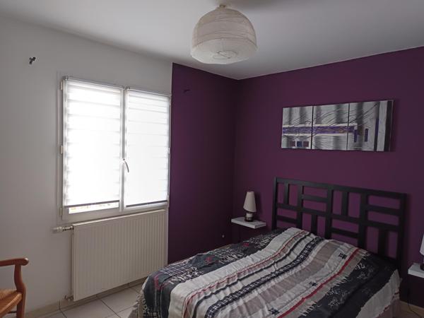 Vous aimerez cette propriété entièrement remise au gout du jour et très fonctionnelle