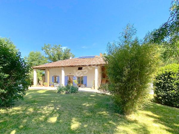 Corps de ferme rénové avec dépendances et belle parcelle proche de Montauban