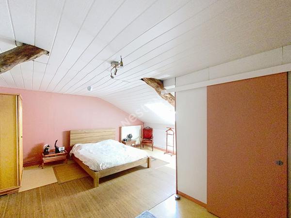 Corps de ferme rénové avec dépendances et belle parcelle proche de Montauban