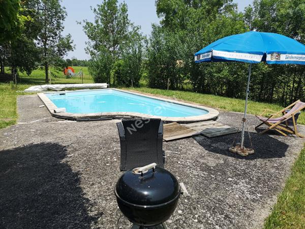 Corps de ferme rénové avec dépendances et belle parcelle proche de Montauban