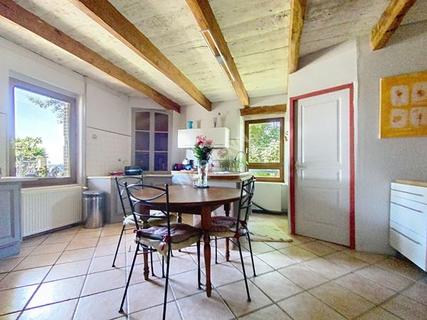 Corps de ferme rénové avec dépendances et belle parcelle proche de Montauban