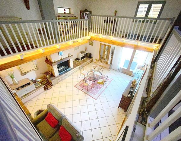 Corps de ferme rénové avec dépendances et belle parcelle proche de Montauban