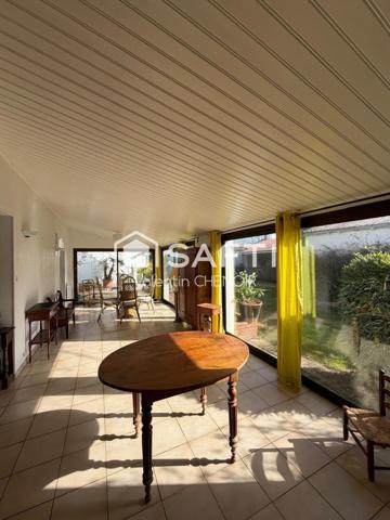 Maison traditionnelle a rénover proposant des espaces et un cadre de vie agréable