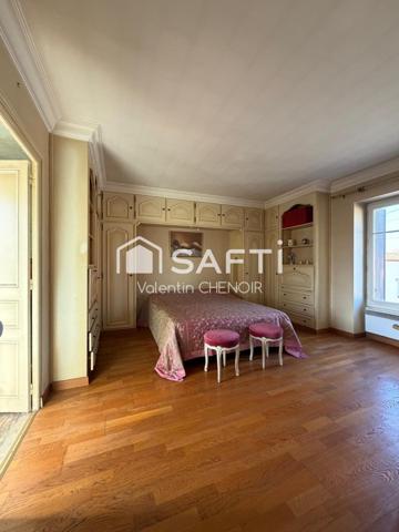 Maison traditionnelle a rénover proposant des espaces et un cadre de vie agréable