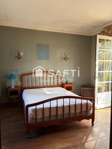 Maison traditionnelle a rénover proposant des espaces et un cadre de vie agréable