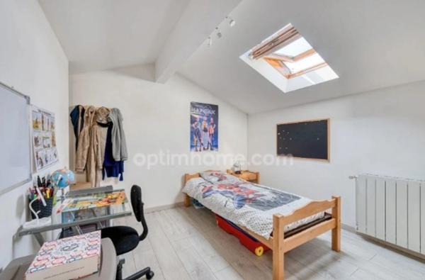 Maison familiale, 6 pièces aux beaux volumes et au fort potentiel à Pessac (33)