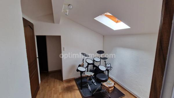 Maison familiale, 6 pièces aux beaux volumes et au fort potentiel à Pessac (33)