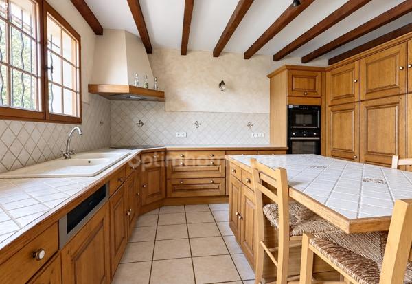 Maison familiale, 6 pièces aux beaux volumes et au fort potentiel à Pessac (33)