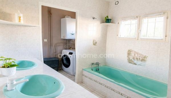 Maison familiale, 6 pièces aux beaux volumes et au fort potentiel à Pessac (33)