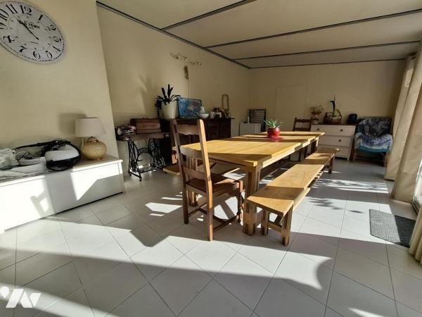 APPARTEMENT 3 CHAMBRES, COUR, CAVE ET GARAGE