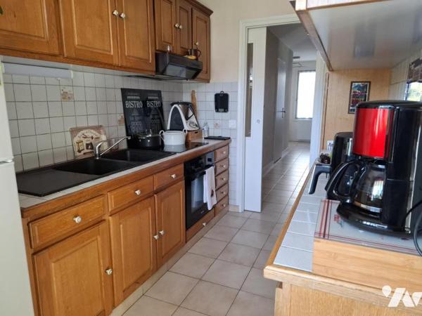 APPARTEMENT 3 CHAMBRES, COUR, CAVE ET GARAGE