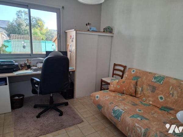 APPARTEMENT 3 CHAMBRES, COUR, CAVE ET GARAGE