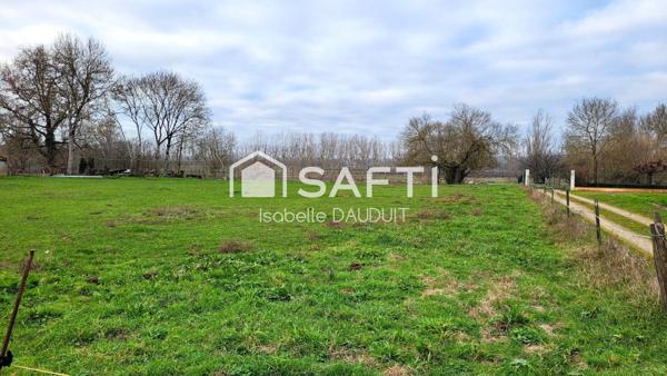 TERRAIN PLAT A BÂTIR-AU CALME-PROCHE COMMODITÉS